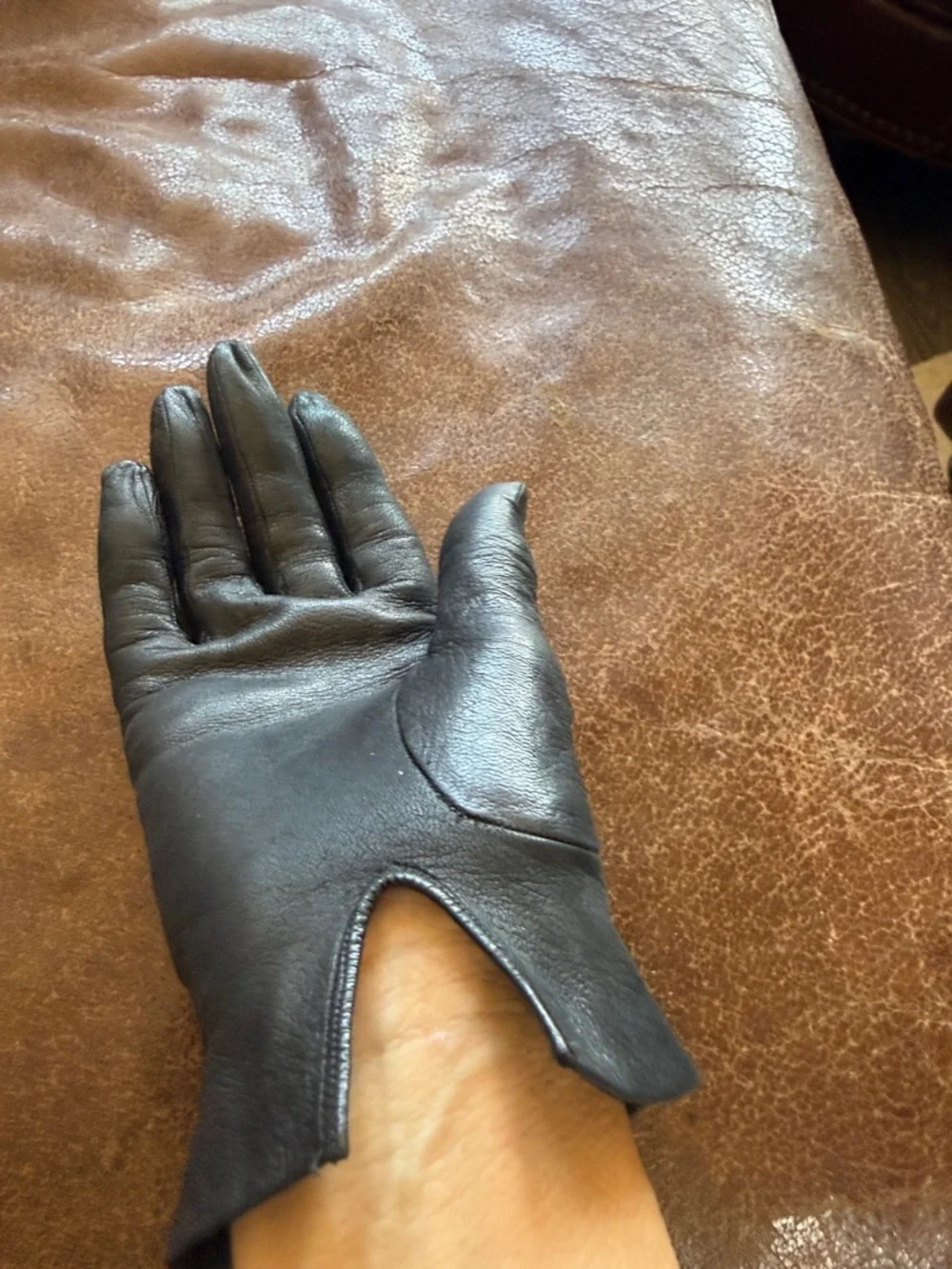 Vintage leather gloves black